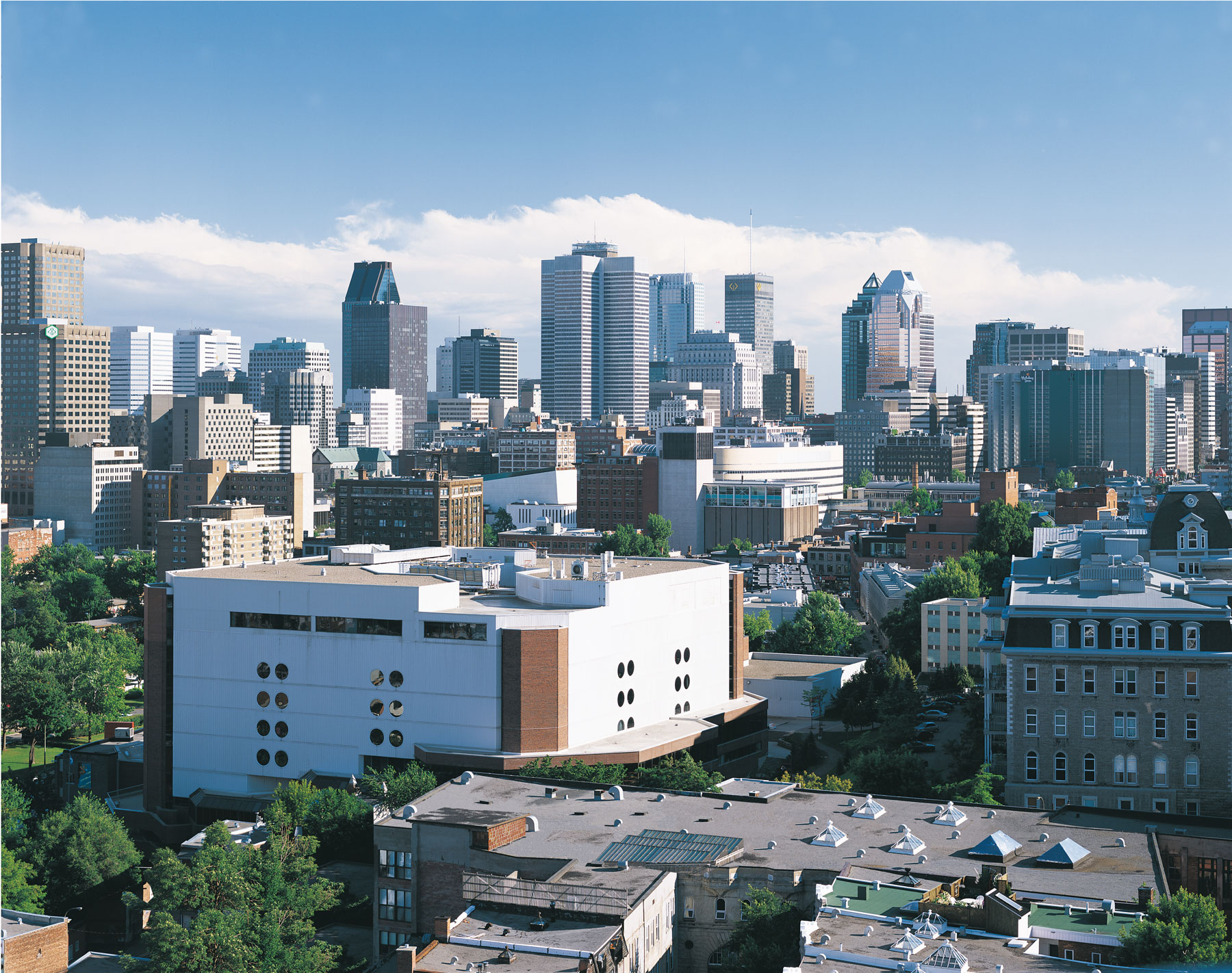 Vue aérienne du cégep du Vieux Montréal et du quartier latin. Photo.